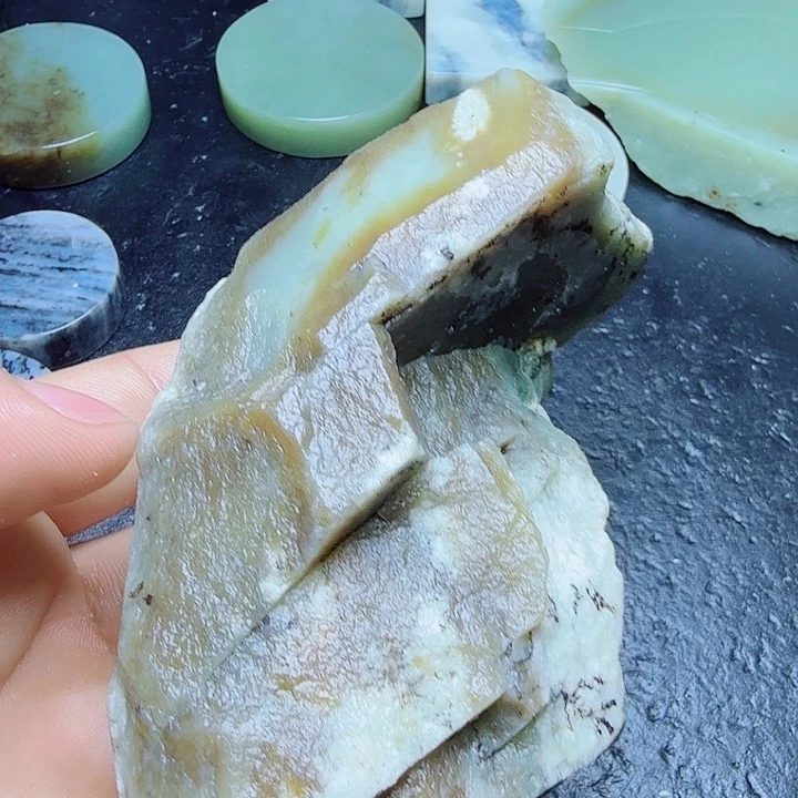 和田玉（糖玉）未镶嵌珠宝奇石