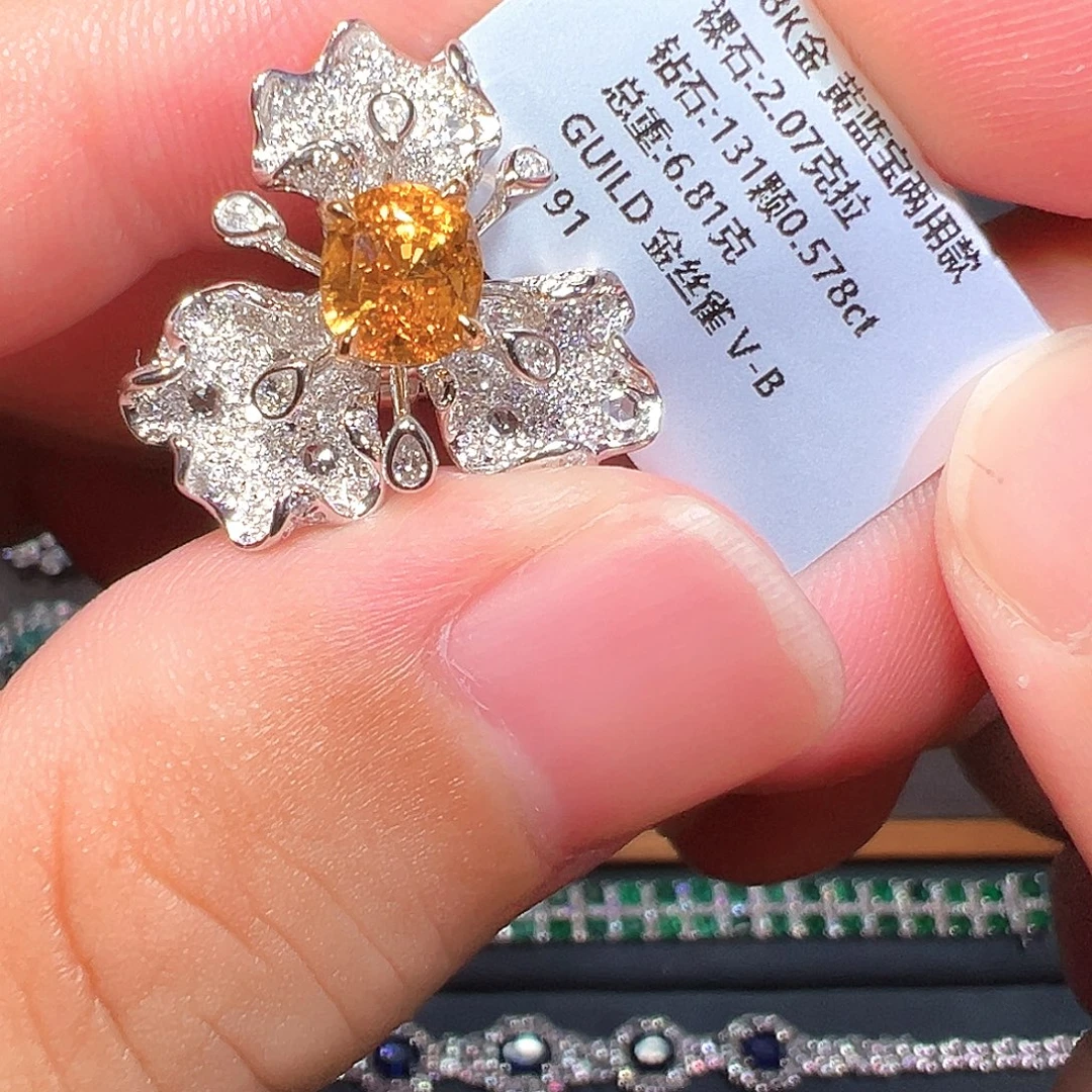 18K金镶嵌戒指彩色蓝宝石