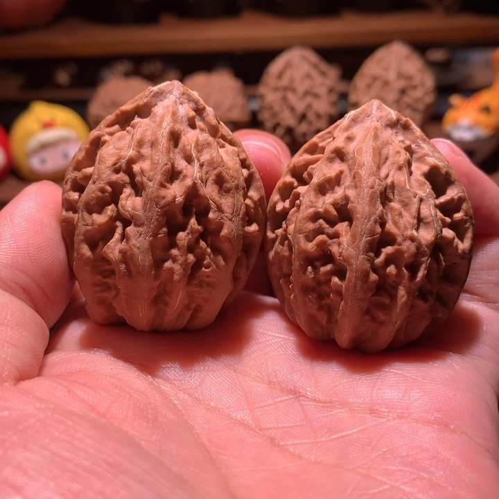 文玩核桃吊坠楸玥核56