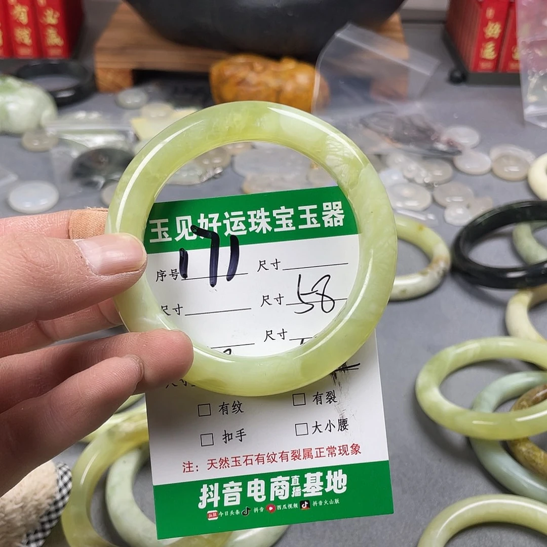 蛇纹石玉手镯未镶嵌