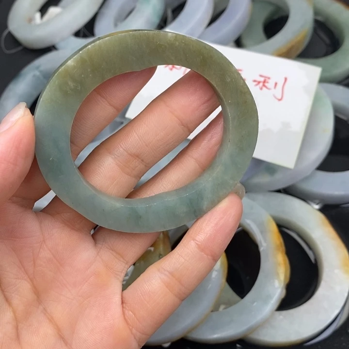 张***丹定制翡翠未镶嵌翡翠手镯