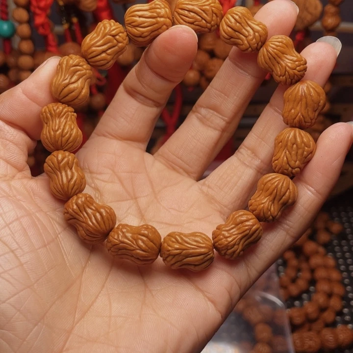 木质类龙纹桃枭挂件