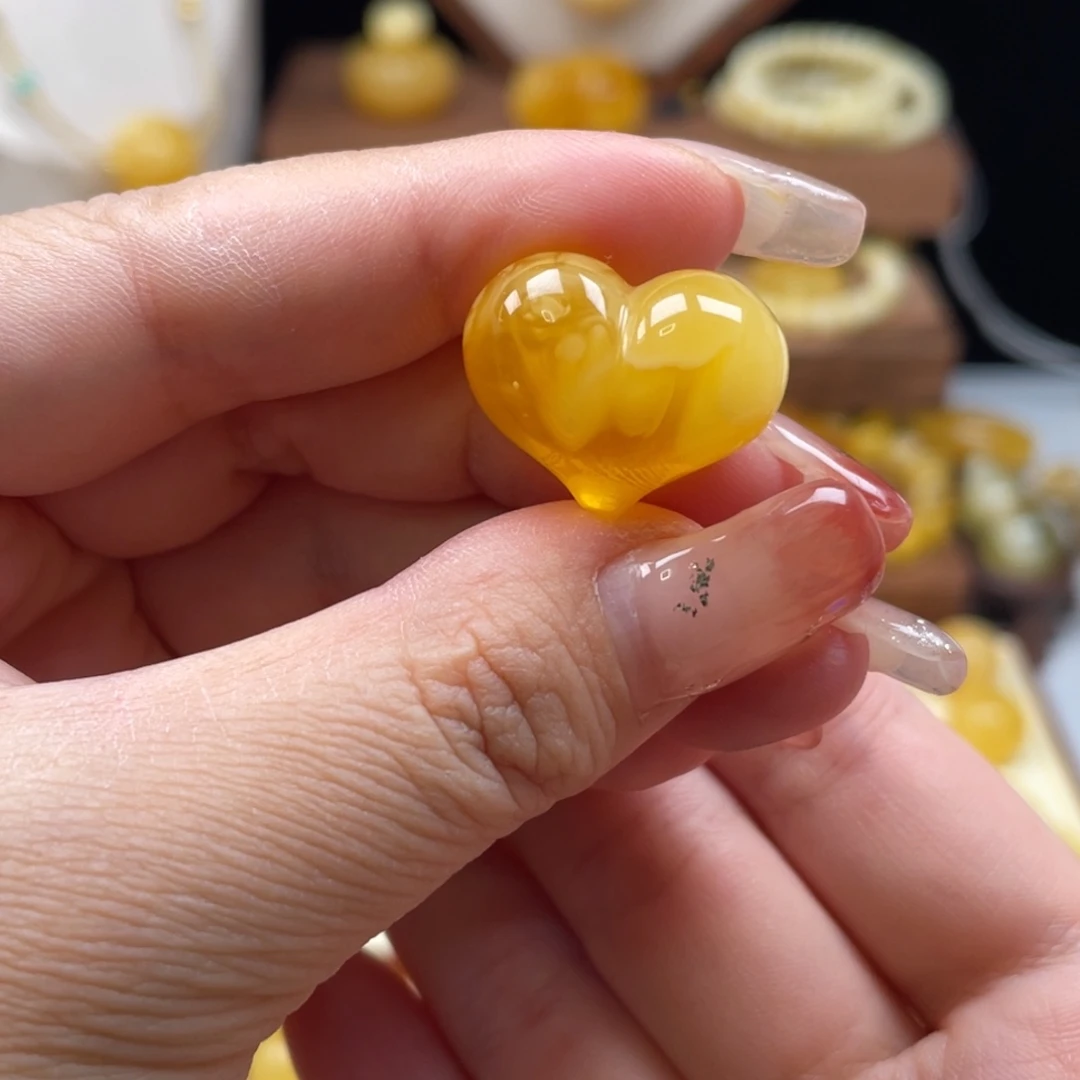 琥珀未镶嵌珠宝奇石屁桃