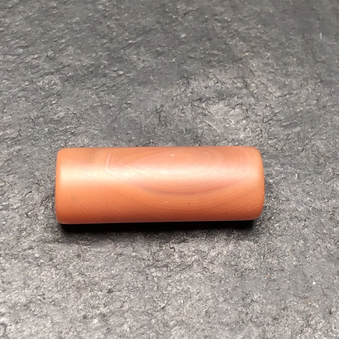原矿川料南红玛瑙纯手工打磨尺寸19x7.2毫米
