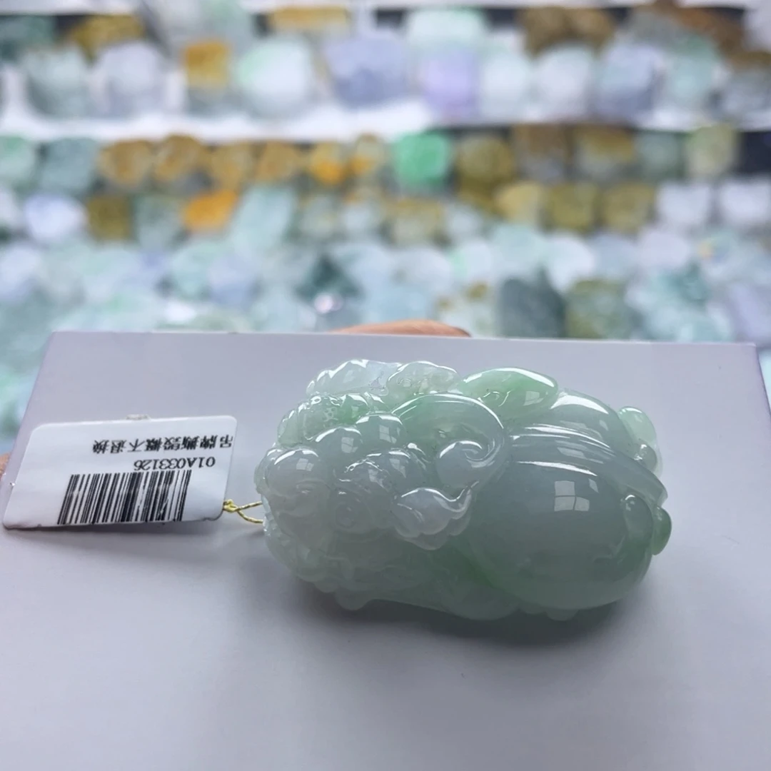 翡翠未镶嵌颈饰貔貅