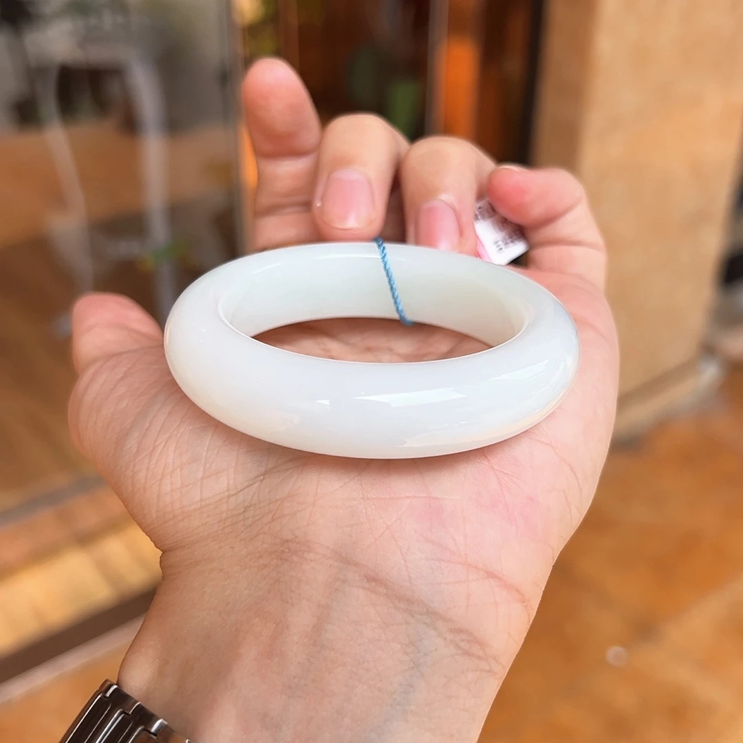 秋***人和田玉手镯未镶嵌