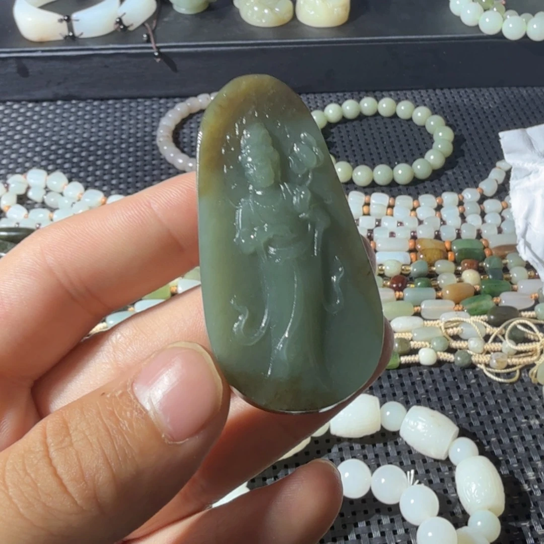 和田玉未镶嵌颈饰