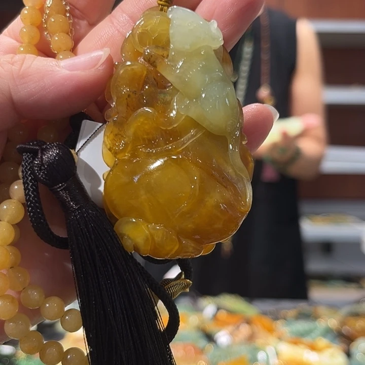 岫玉未镶嵌吊坠(赠链)