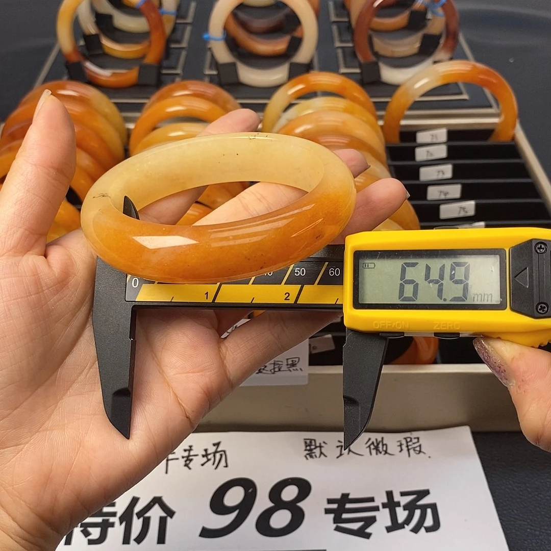 未镶嵌石英质玉（黄龙玉）手镯72号茄子山金沙老油红如血黄龙