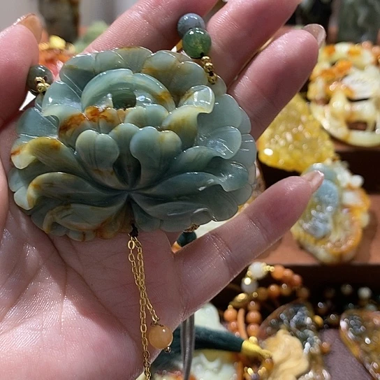 蛇纹石玉未镶嵌颈饰