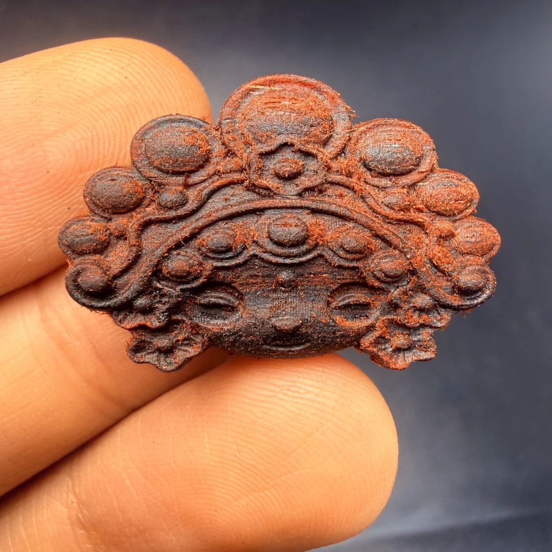 【新款】【雕刻】小叶降真香 花旦 通孔加扣 加耳环 精工雕刻3.0cm