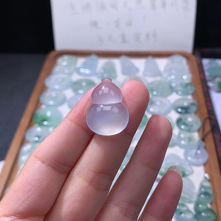 颈饰未镶嵌翡翠高冰葫芦