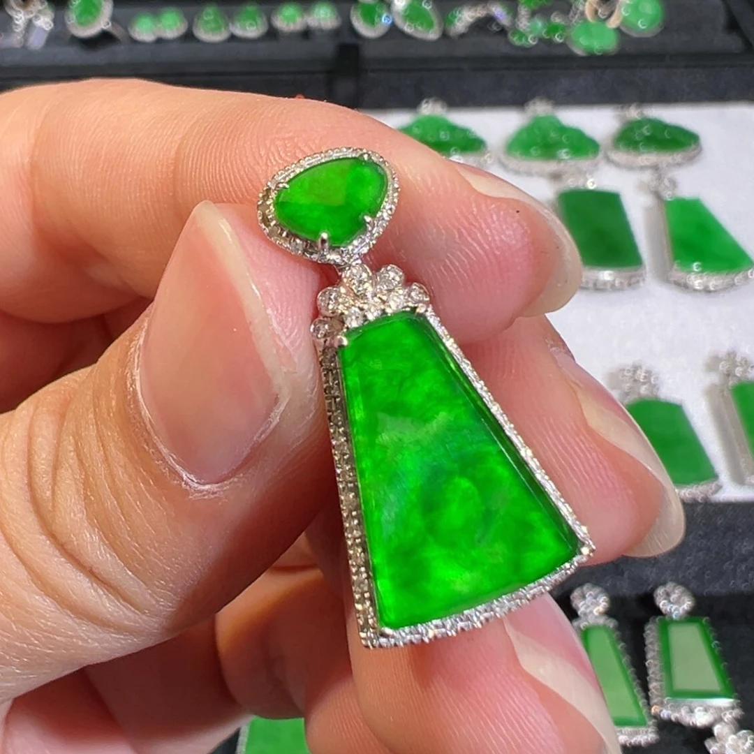 【闪购商品】翡翠吊坠(不含链)18K金镶嵌