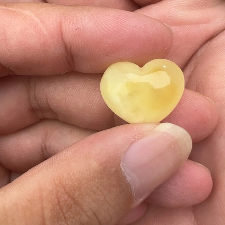 未镶嵌琥珀珠宝奇石大*格爱心