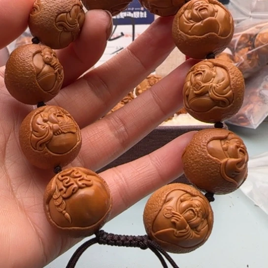 橄榄核手串雕刻工艺