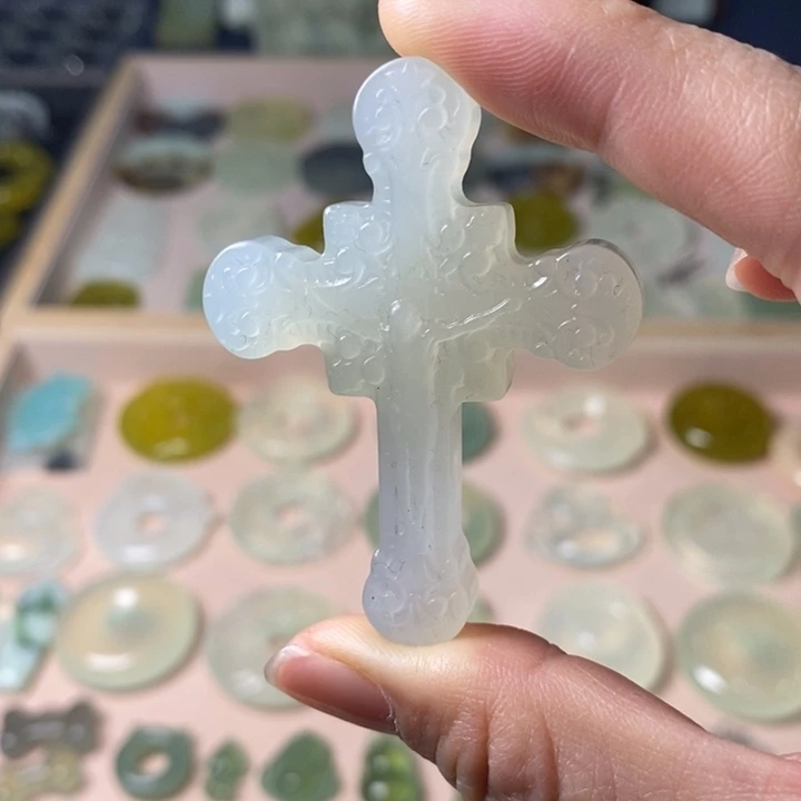 蛇纹石玉颈饰未镶嵌