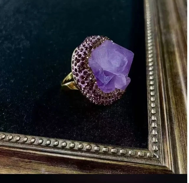 创意饰品精雕紫戒