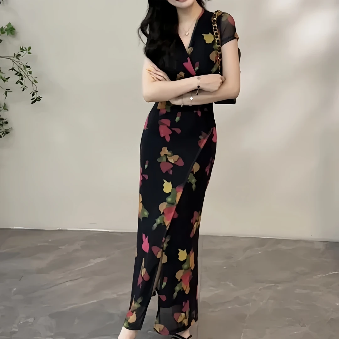 轻奢气质V领短袖连衣裙女2025夏季新款设计感修身长裙开叉包臀裙