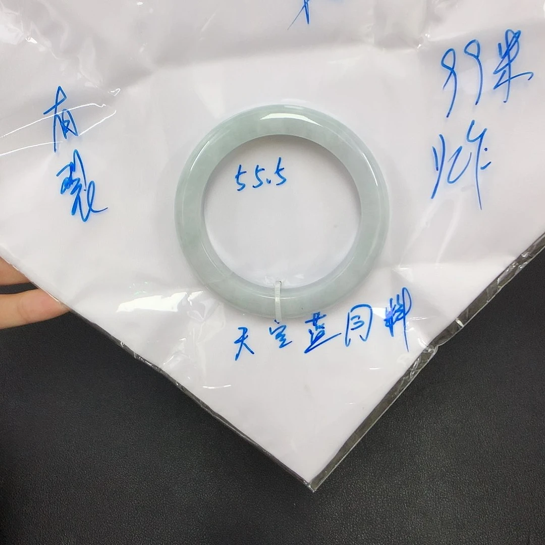 翡翠手镯未镶嵌天然缅甸翡翠手镯