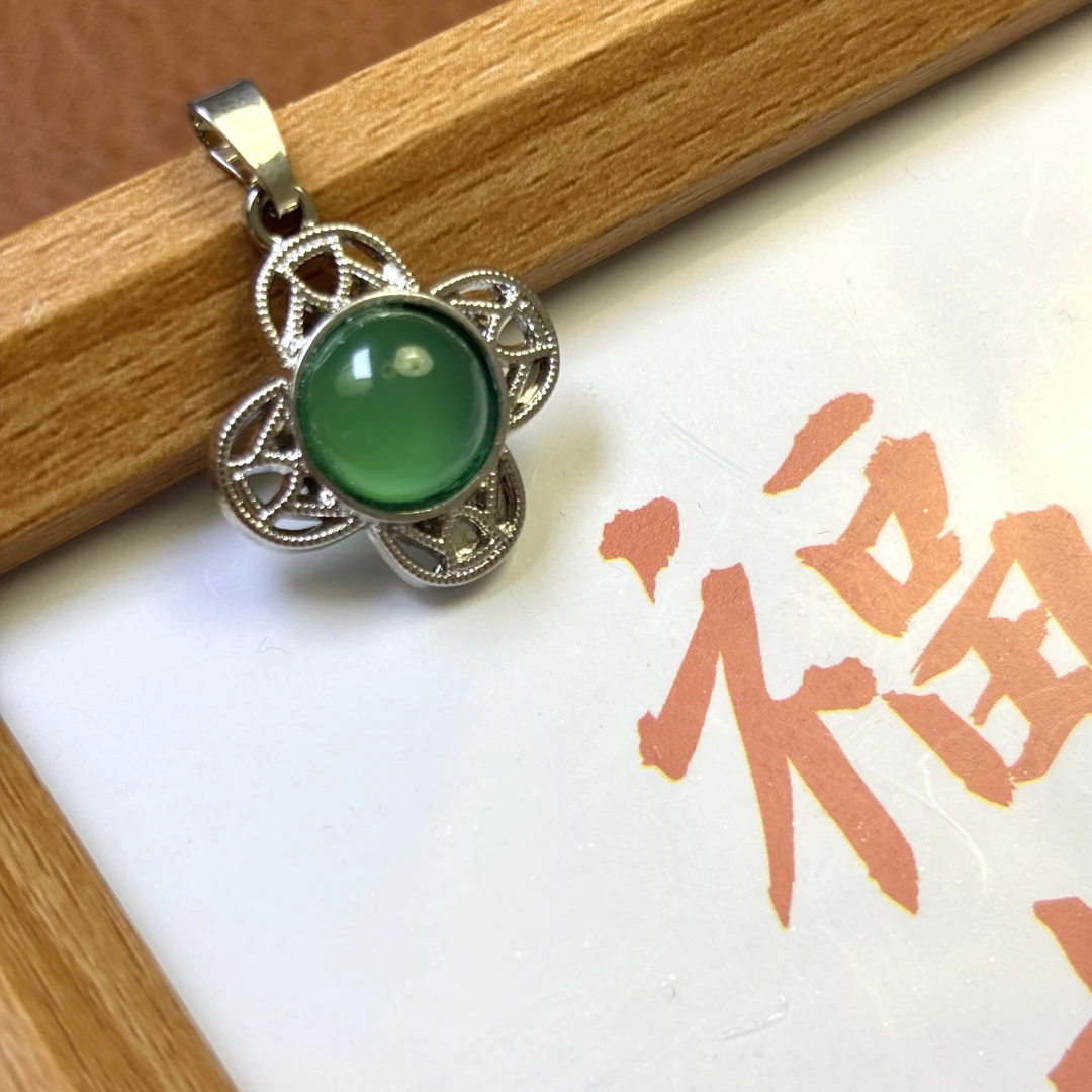 甄选极光绿四叶草吊坠