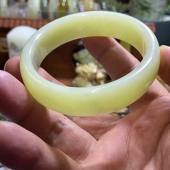 未镶嵌手镯岫岩老玉(透闪石质玉)
