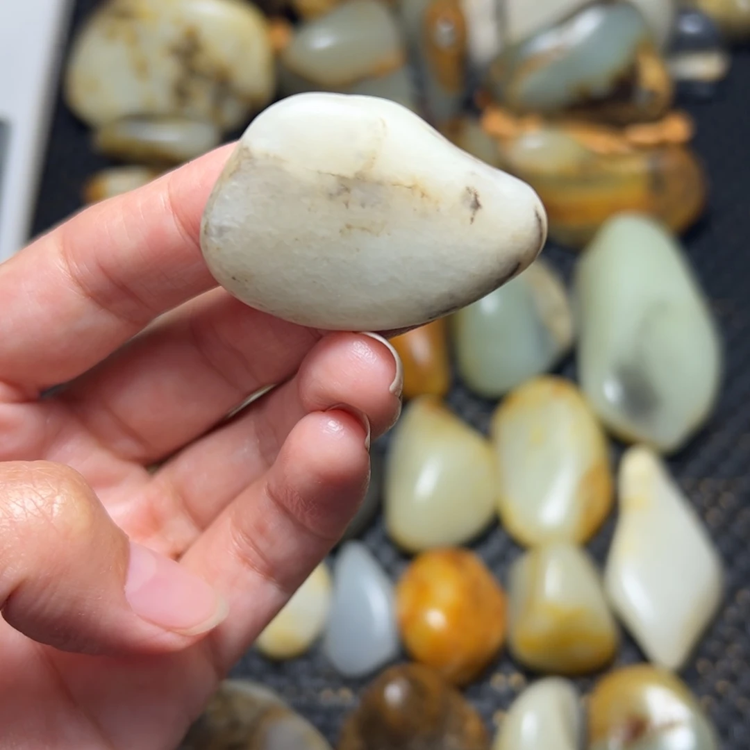 和田玉未镶嵌把件A89