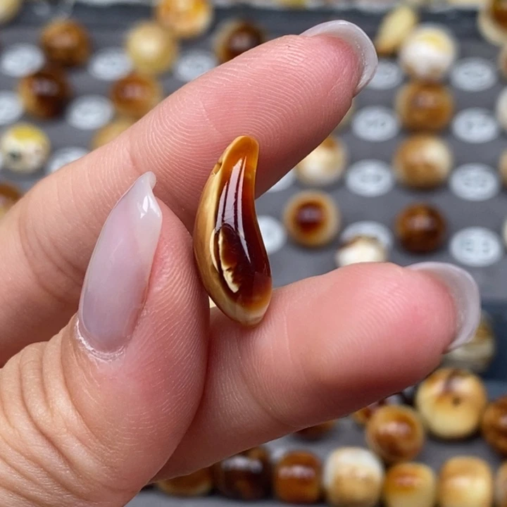 琥珀颈饰未镶嵌卡子