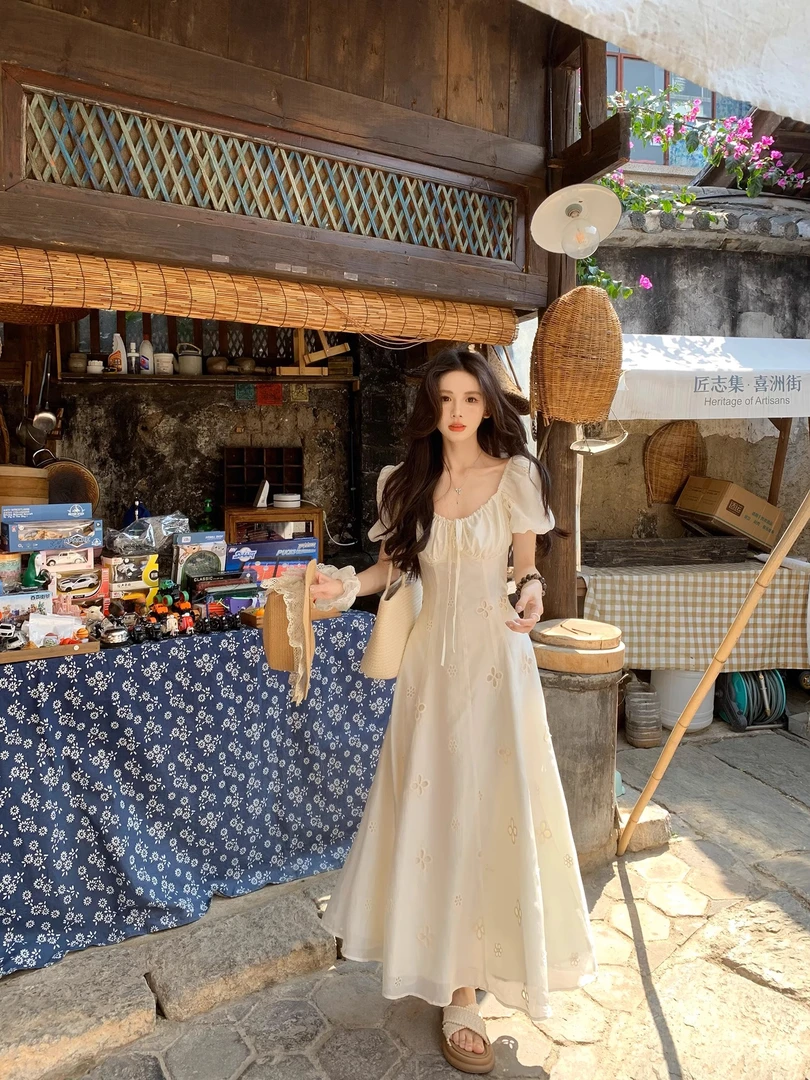 一颗甜桃yikett在逃公主长裙夏季气质度假风显瘦设计感白色连衣裙