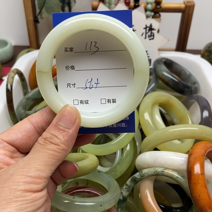 蛇纹石玉未镶嵌手镯