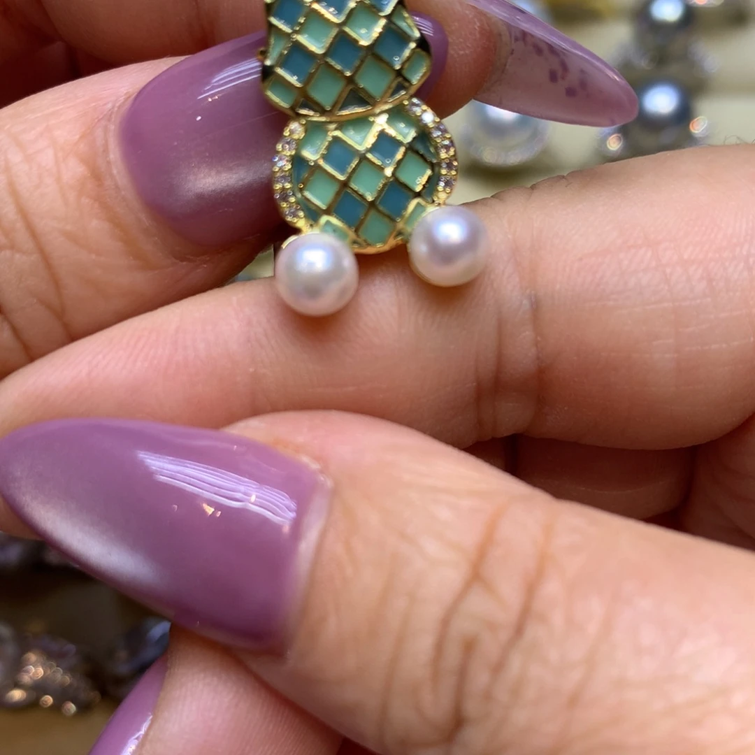 未镶嵌胸饰海水珍珠