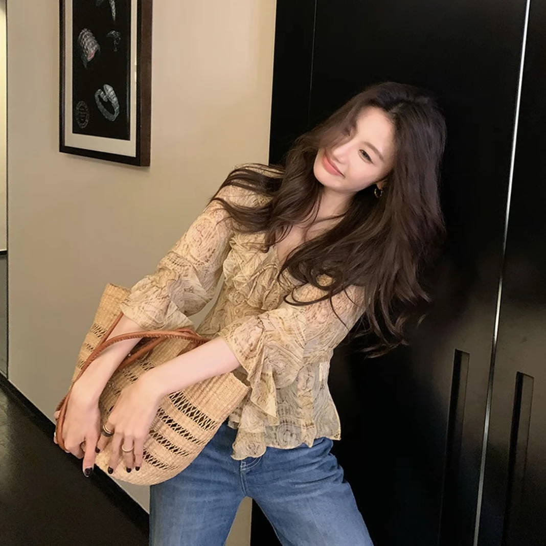 【ALONE SAVOR】龍喜儿微调莫吉托 蕾丝花边深V领长袖衬衫P005