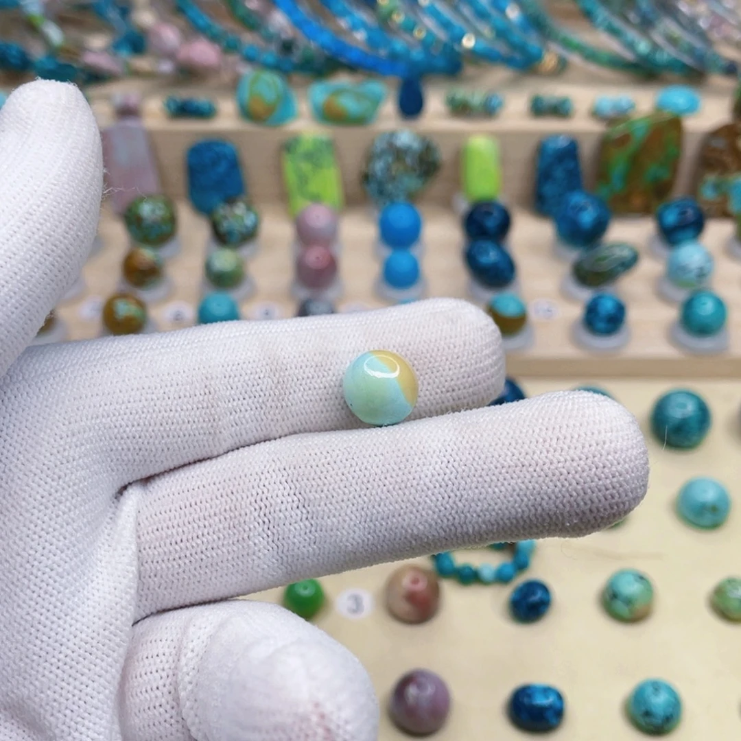 绿松石未镶嵌珠宝奇石