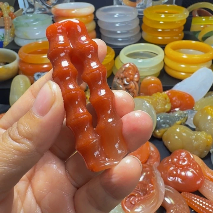 败***玉石英质玉未镶嵌颈饰