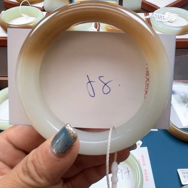 未镶嵌手镯和田玉平*人