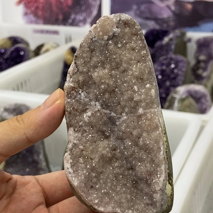 水晶珠宝半成品未镶嵌粉晶镇