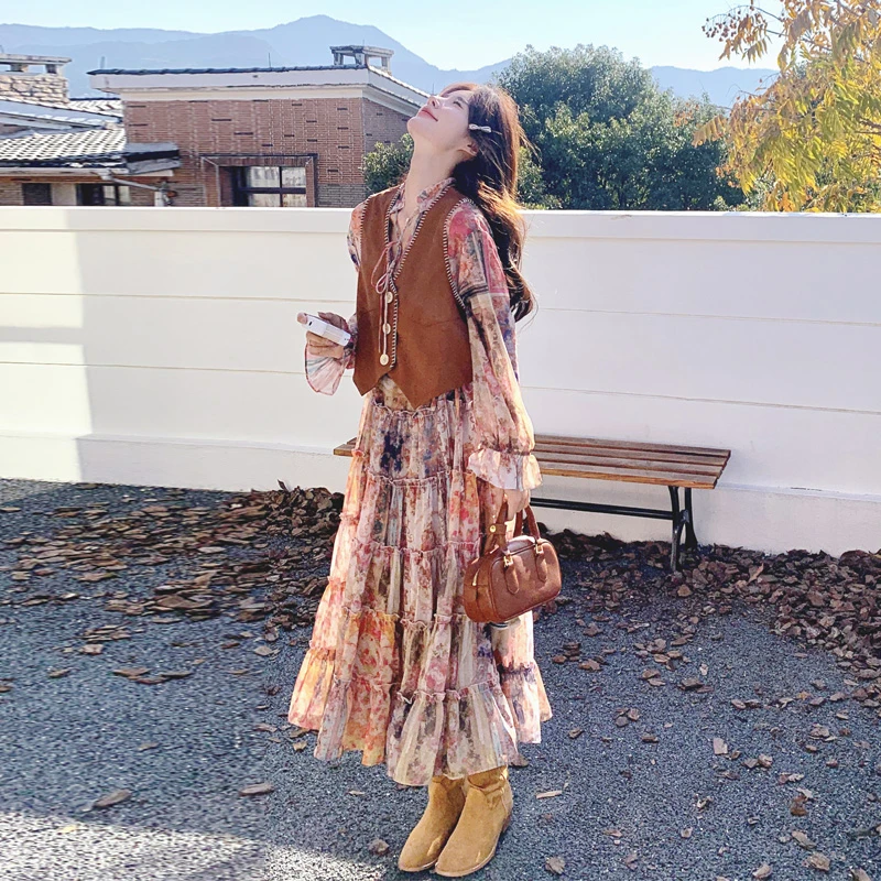 复古艺术感印花连衣裙绣花马甲2025春秋新款氛围感旅游穿搭套装裙