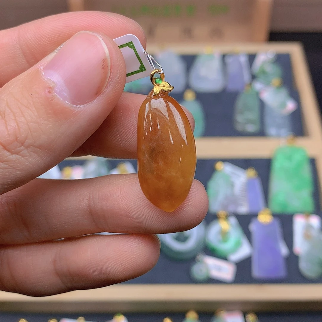 翡翠颈饰18K金镶嵌翡翠