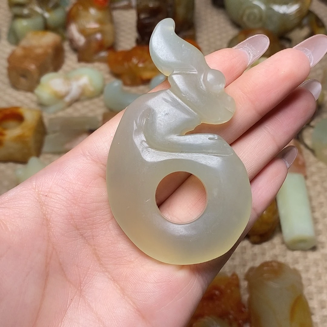 蛇纹石玉未镶嵌颈饰