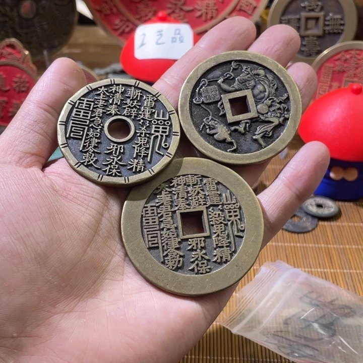 铜君**情现代仿制工艺品