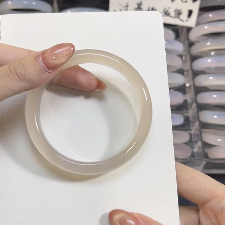 玛瑙/玉髓手镯未镶嵌55