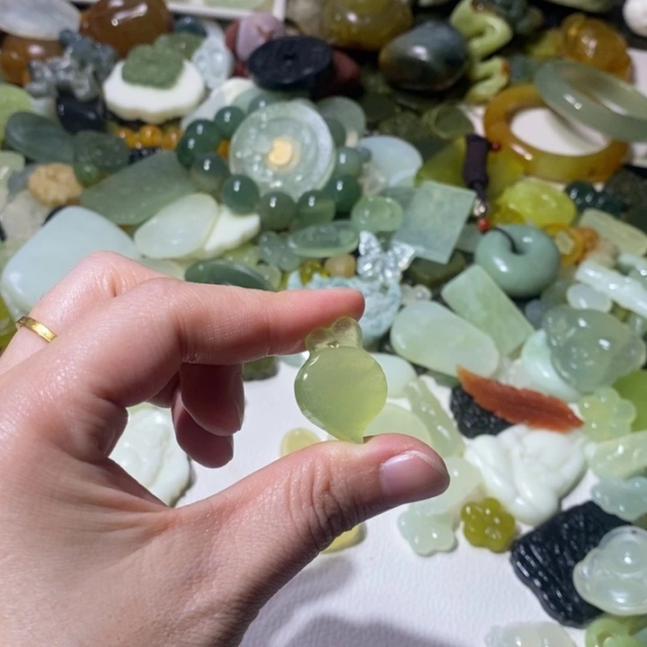 蛇纹石玉合金颈饰