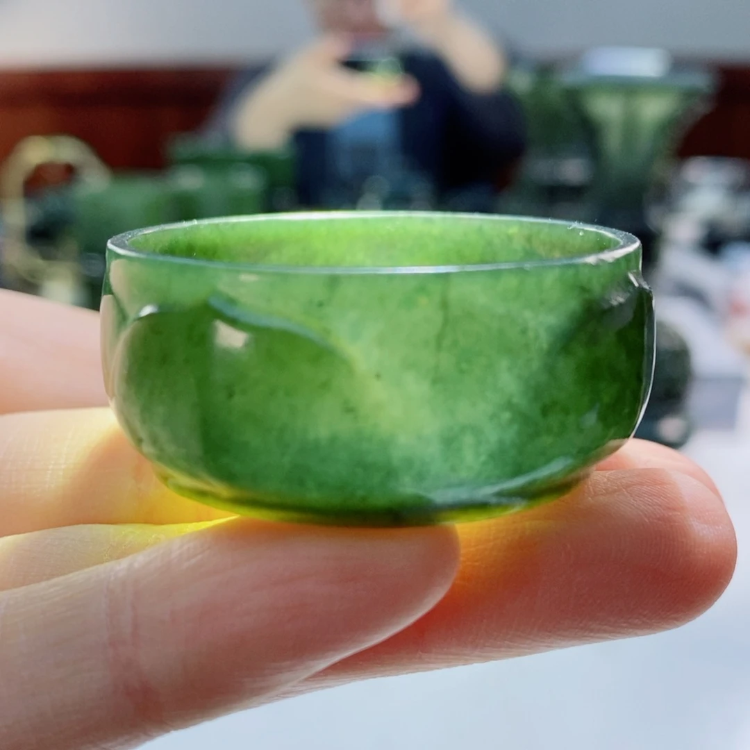 未镶嵌和田玉摆件微瑕