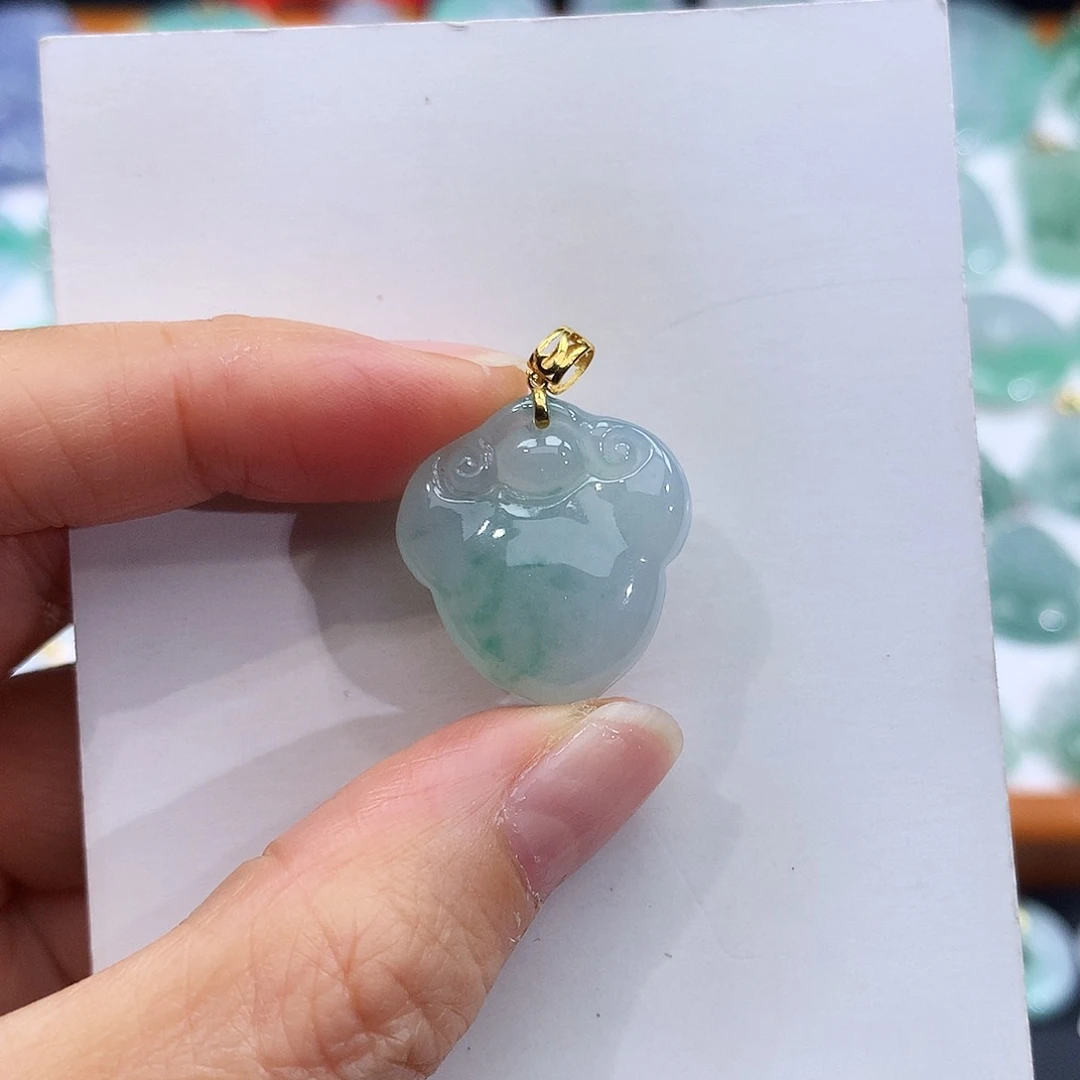 翡翠18K金镶嵌颈饰翡翠吊坠