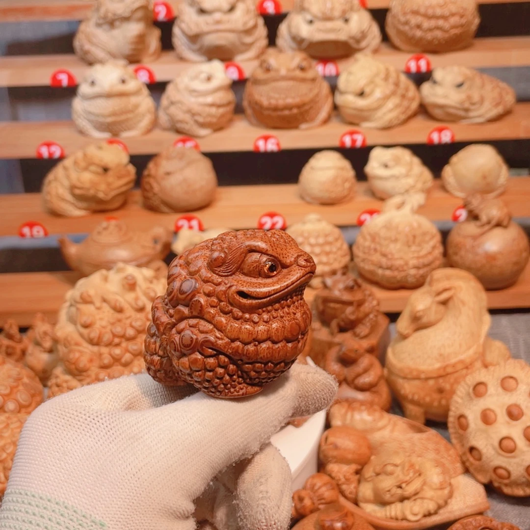 听***风竹根雕老料金蟾手把件