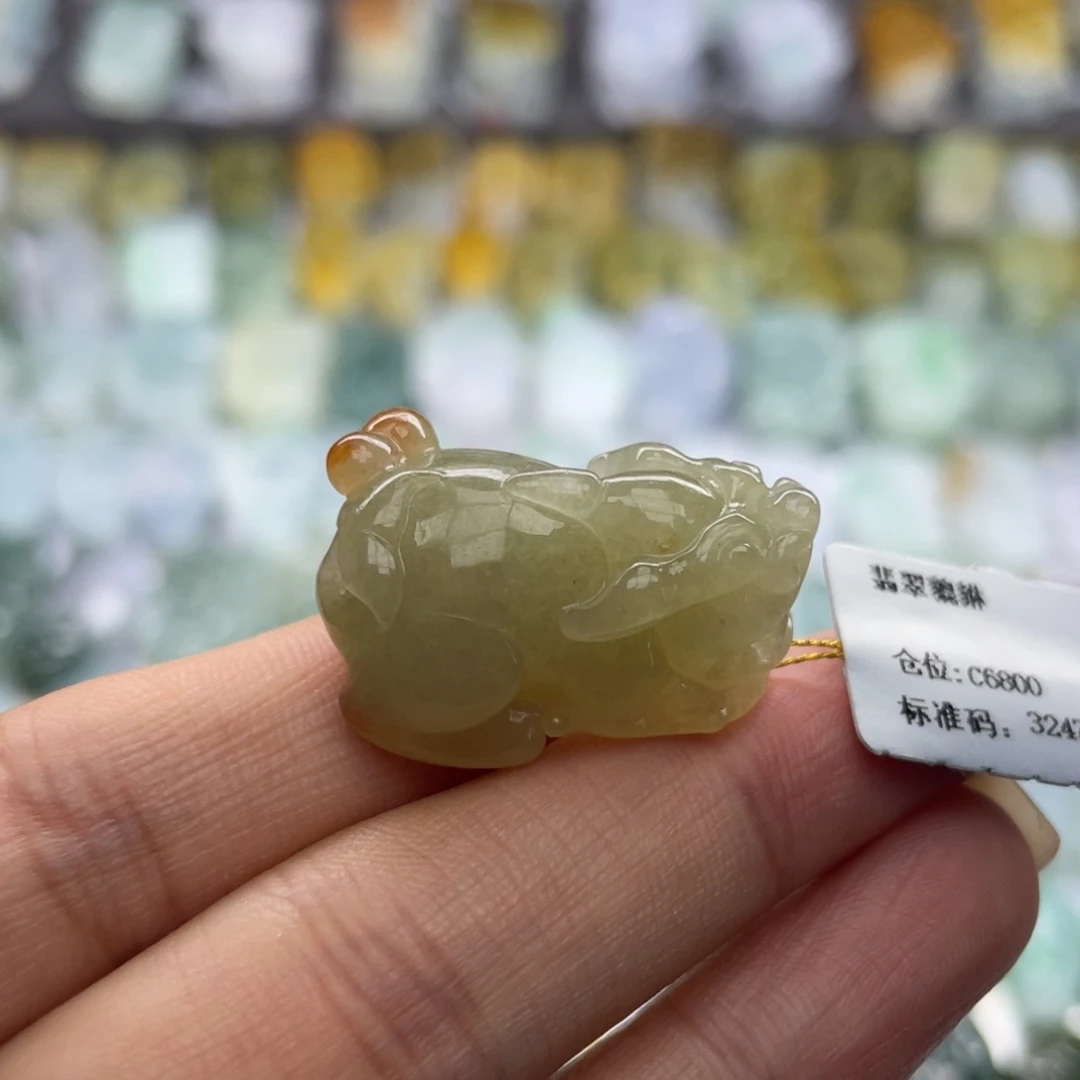 翡翠未镶嵌颈饰貔貅