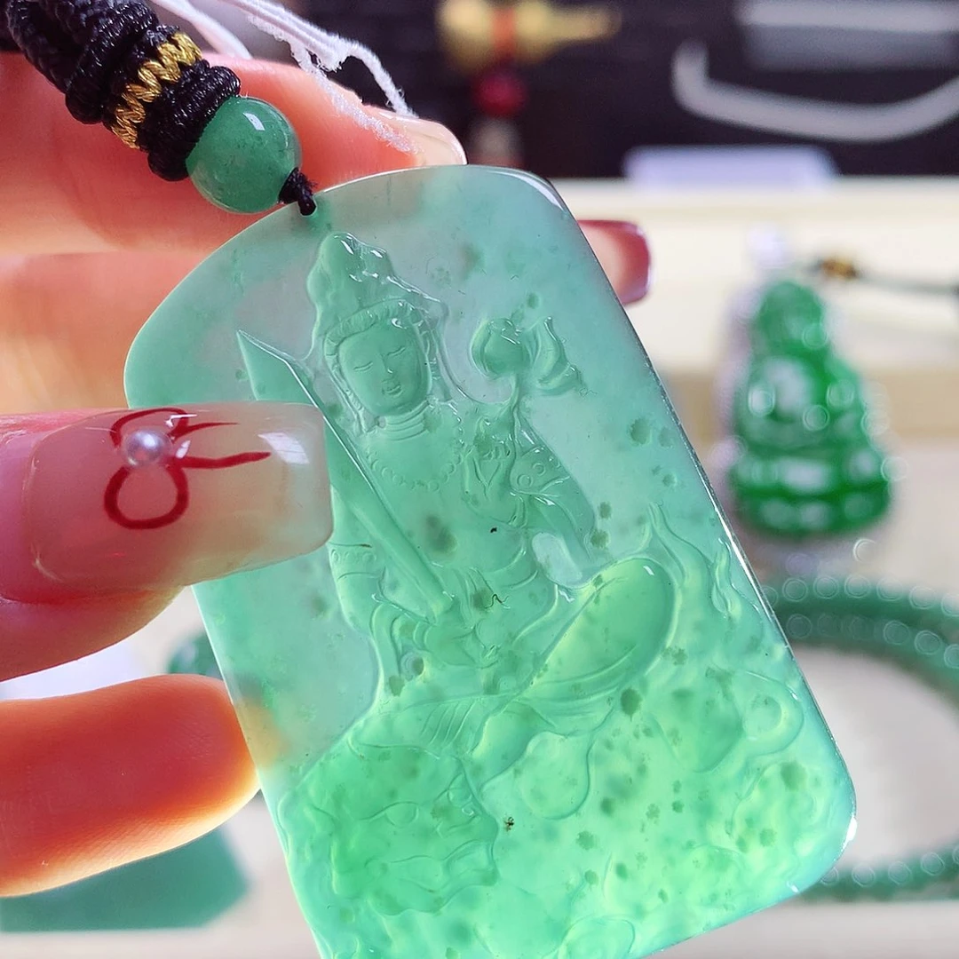 翡翠颈饰未镶嵌天然