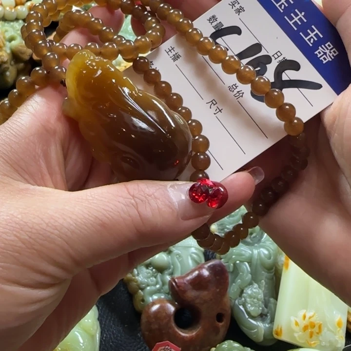 透闪石质玉挂件未镶嵌
