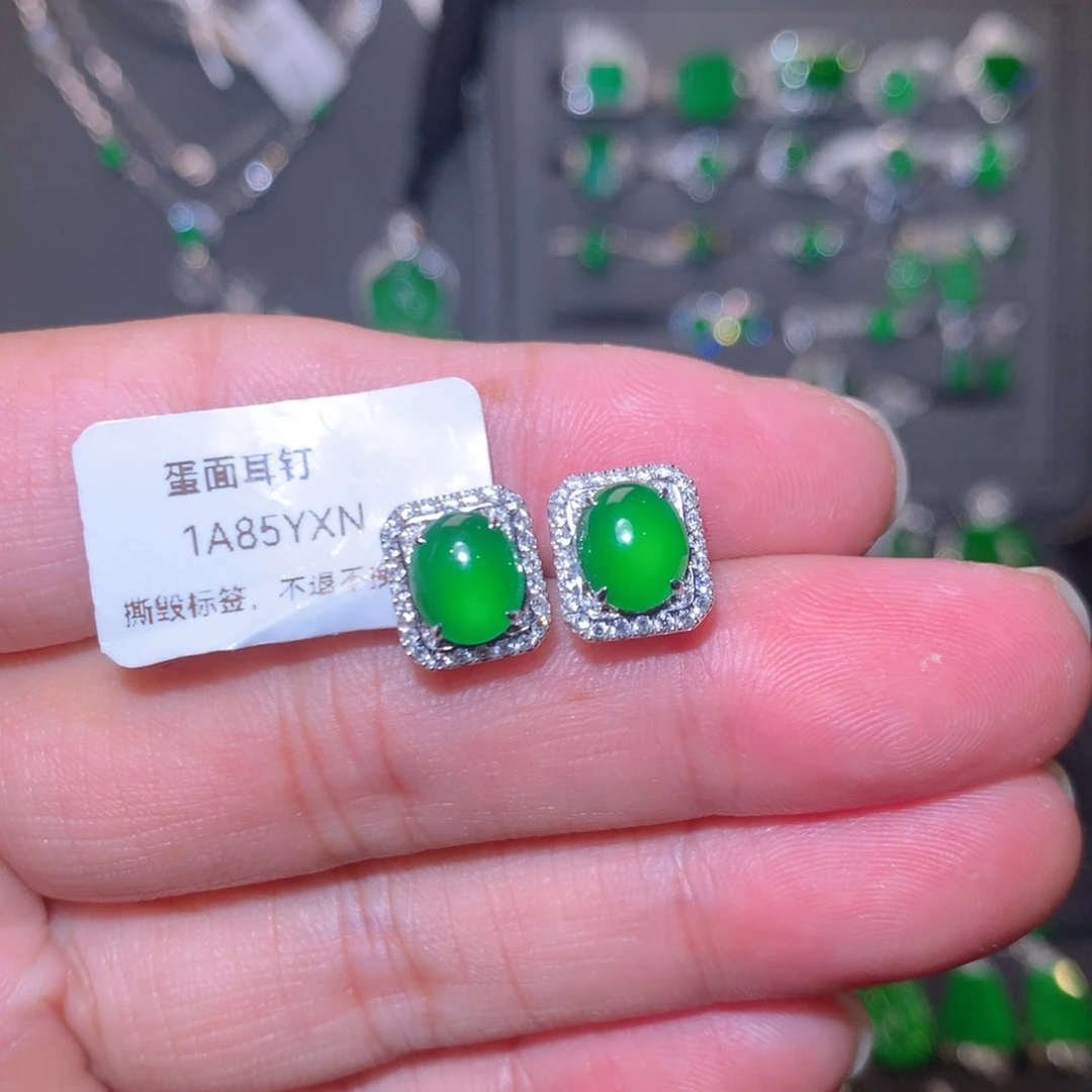 18K金镶嵌翡翠耳钉天然翡翠