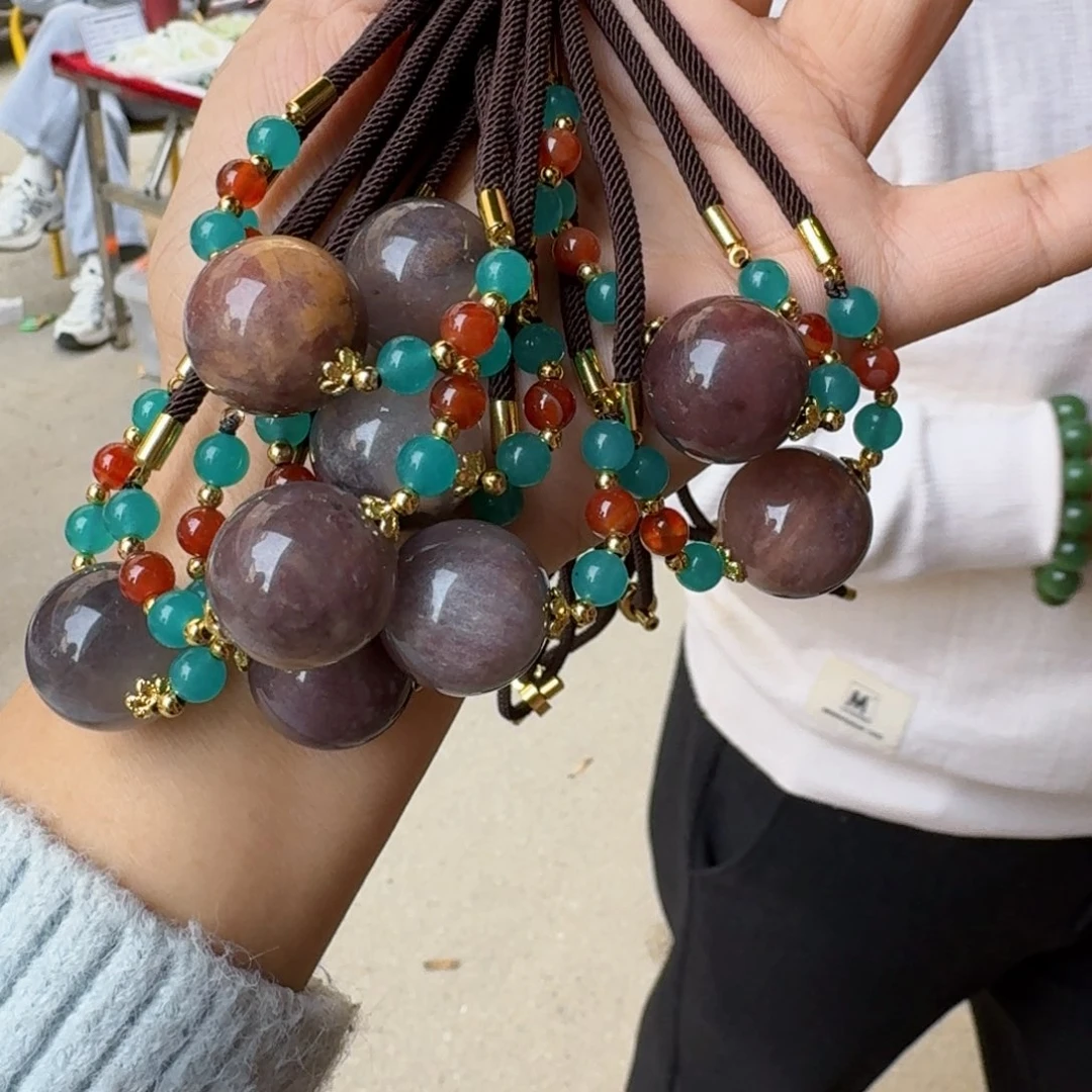 颈饰未镶嵌石英质玉（金丝玉）