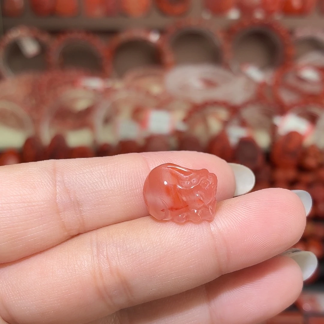 南红玛瑙未镶嵌颈饰通孔貔貅